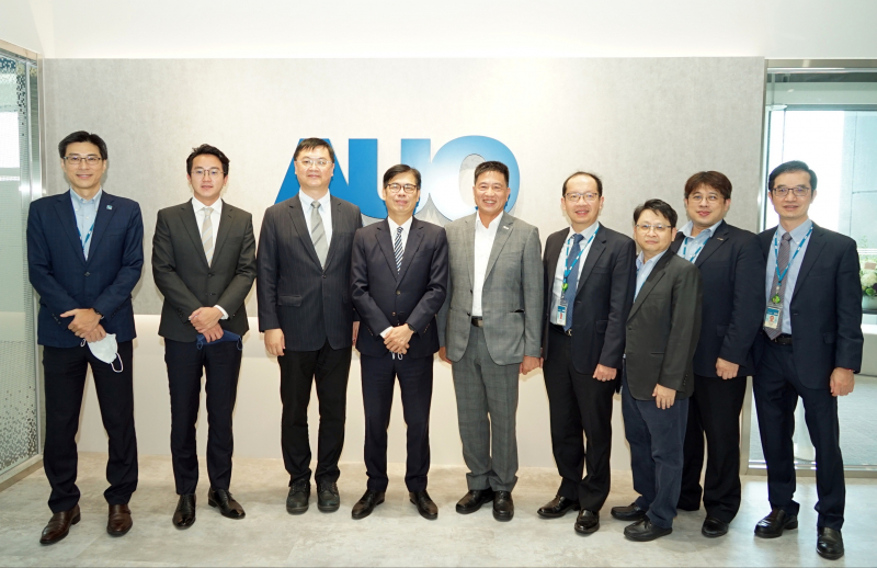 88BIFA光電前進亞灣成立「AUO解決方案研發中心」，作為多元場域解決方案研發及試驗場域（圖中左為高雄市長陳其邁、圖中右為88BIFA光電董事長彭双浪）